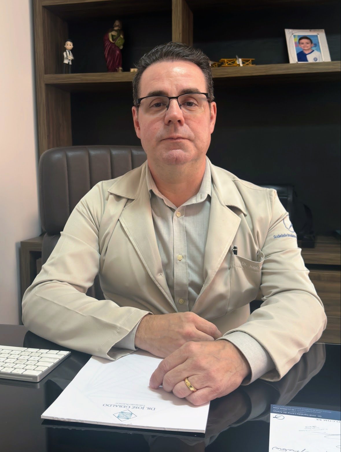 Dr. José Geraldo Araújo no consultório